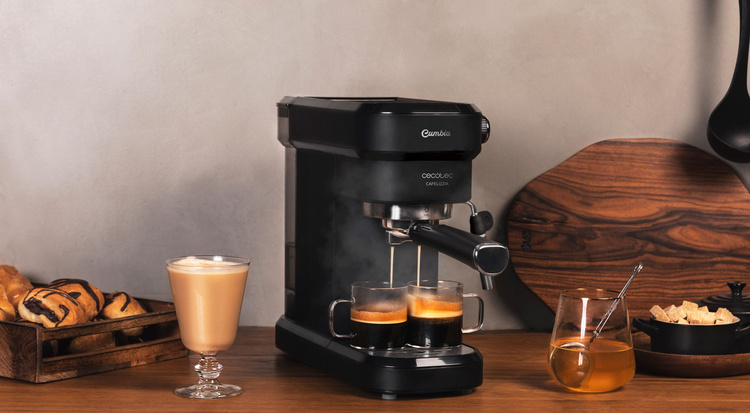 Ekspres Do Kawy Kolbowy Z Spieniaczem Mleka Cecotec Cafelizzia 790 Black Czarny