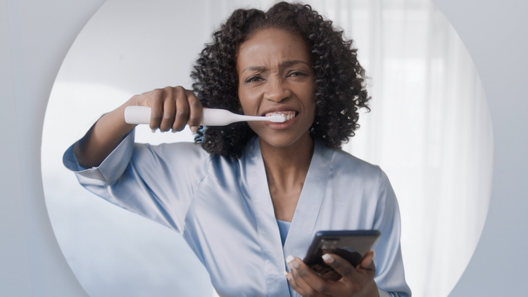 Usmile Y10 White Szczoteczka soniczna + 2 końcówki