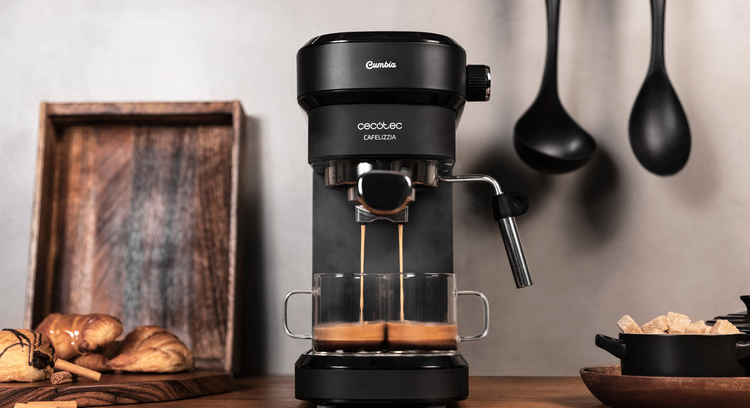 Ekspres Do Kawy Kolbowy Z Spieniaczem Mleka Cecotec Cafelizzia 790 Black Czarny /OUTLET