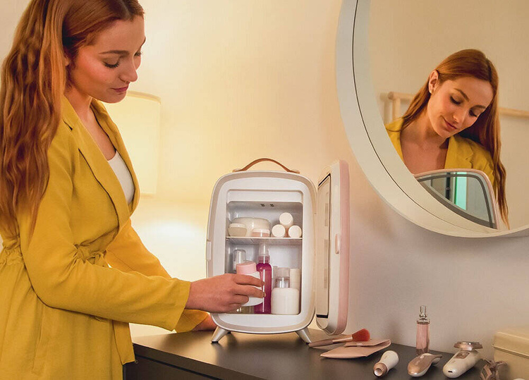 Lodówka kosmetyczna Bamba CoolingBeauty 6000 Mirror Cecotec Różowy