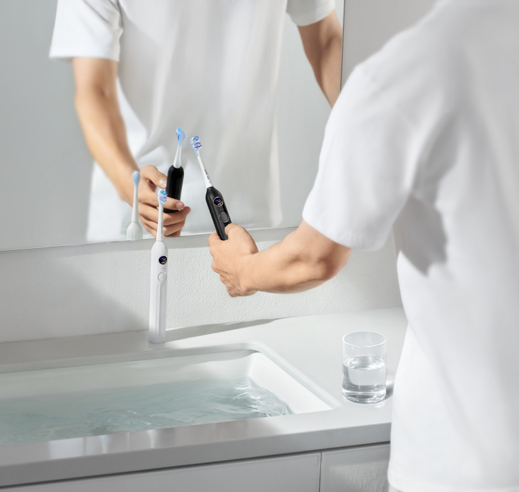 Usmile Y10 Black Szczoteczka soniczna + 2 końcówki