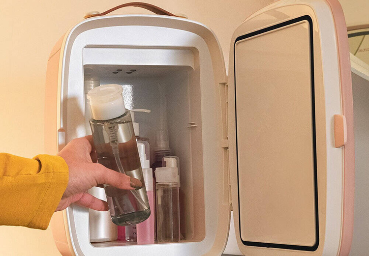 Lodówka kosmetyczna Bamba CoolingBeauty 6000 Mirror Cecotec Różowy