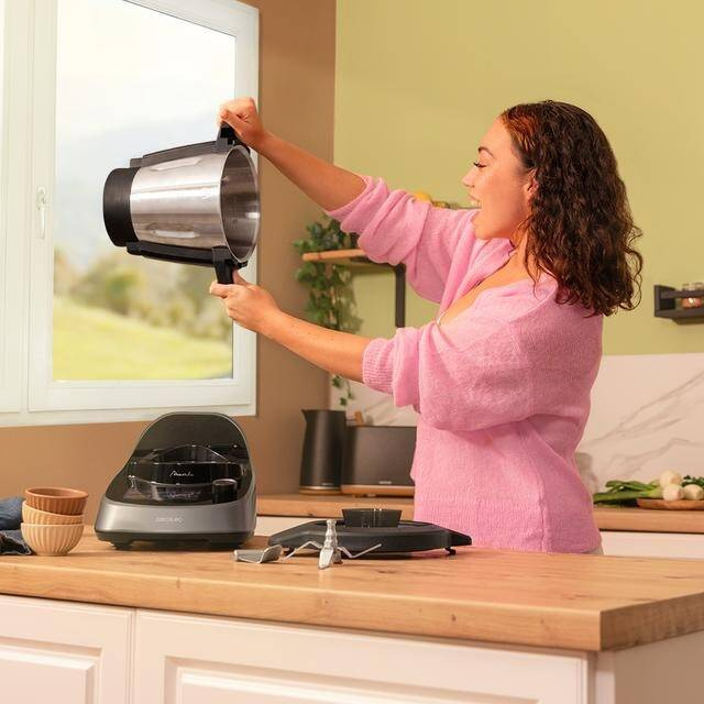 Robot wielofunkcyjny Mambo Touch 1600W Cecotec z wbudowaną wagą i funkcją gotowania /OUTLET