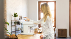 Ekspres Do Kawy Kolbowy Z Spieniaczem Mleka Cecotec Cafelizzia 790 White Biały /OUTLET